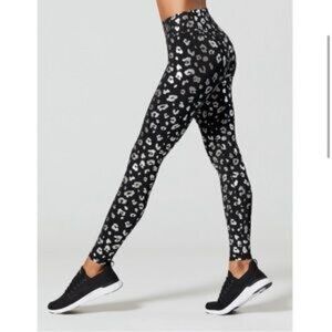 Terez Leggings Foil Printed Animal Cheetah Black & Silver Metallic size X-Small